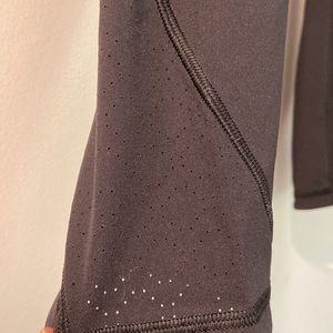 23 inch Lululumon luxtreme crop